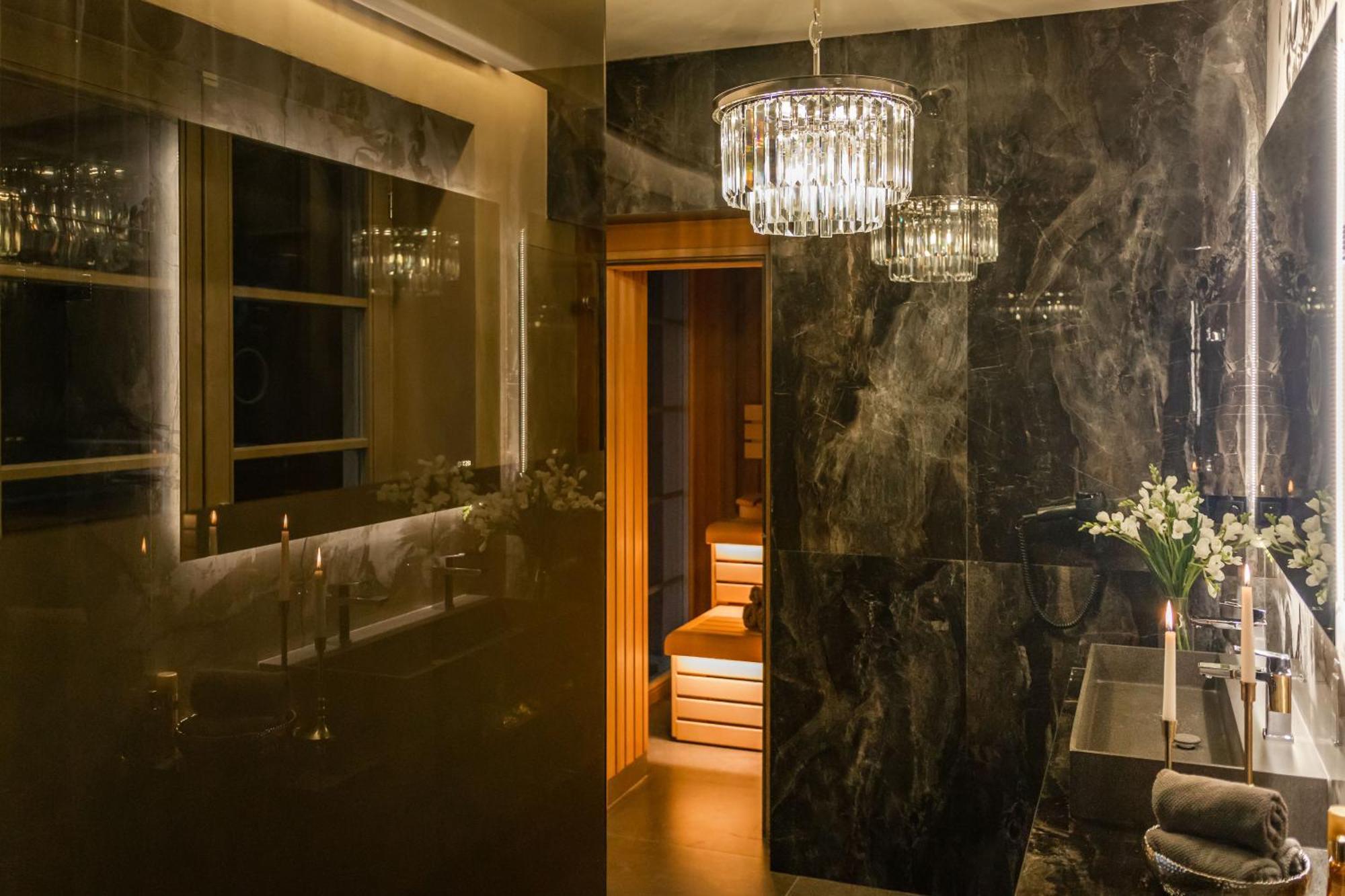 Royal Apartment *