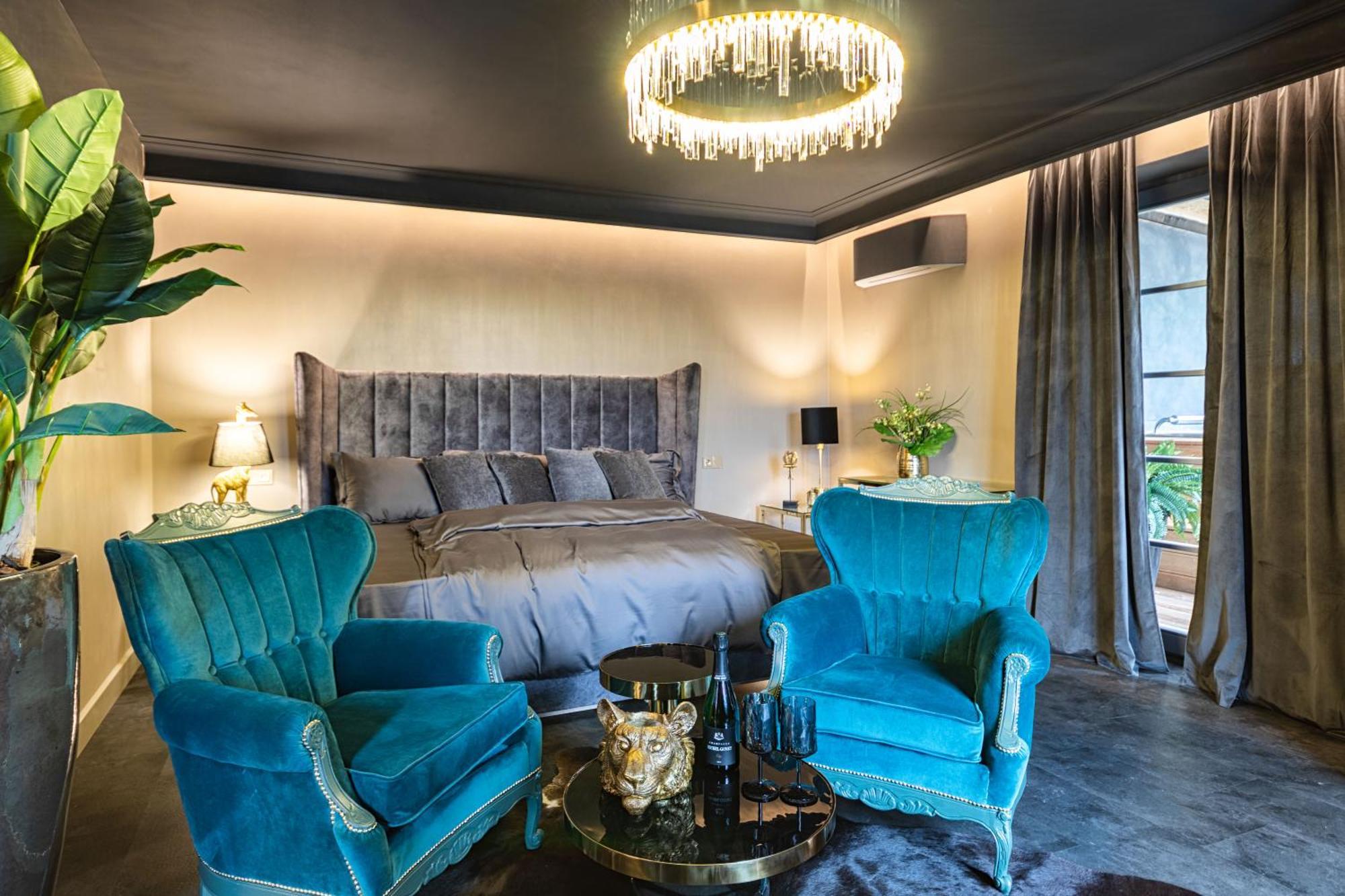 Royal Apartment *